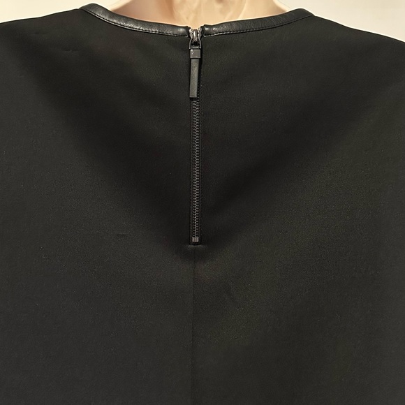 Short Sleeve Top - Picture 3 of 6